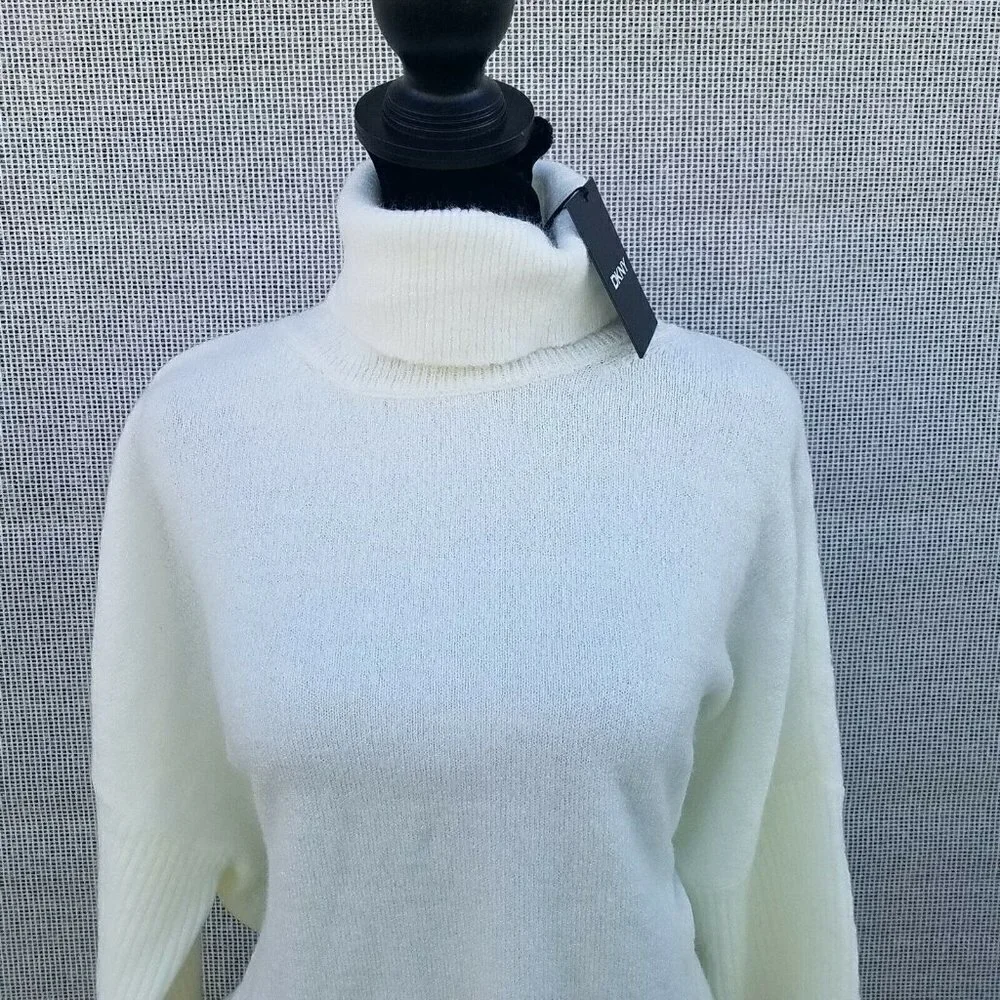 DKNY Turtleneck Acrylic Blend Oversized Sweater Women's. Size Large. NWT $89